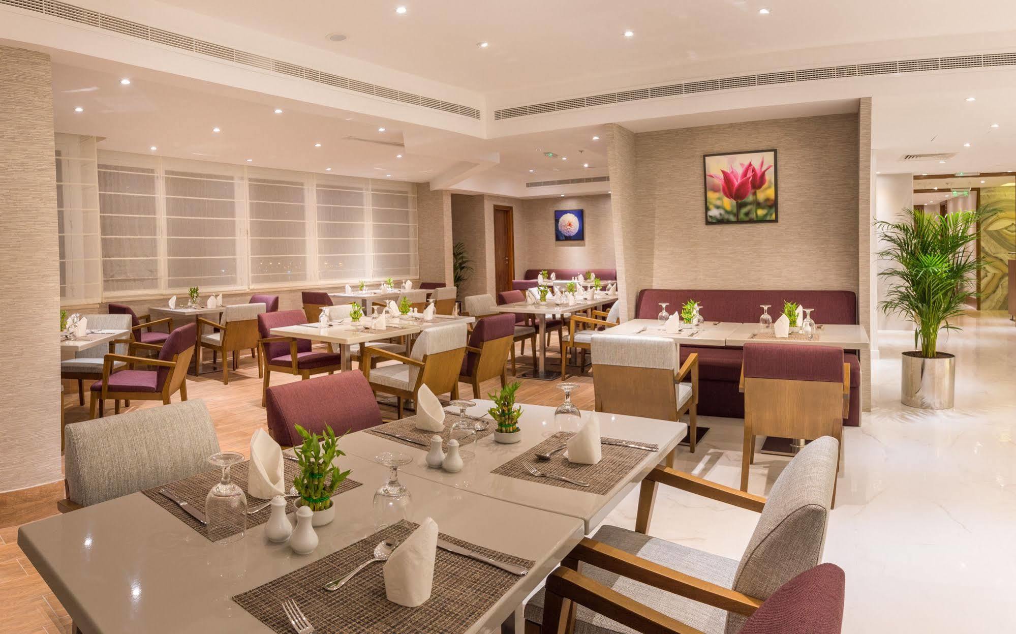 Hawthorn Extended Stay By Wyndham Abu Dhabi City Center Екстер'єр фото