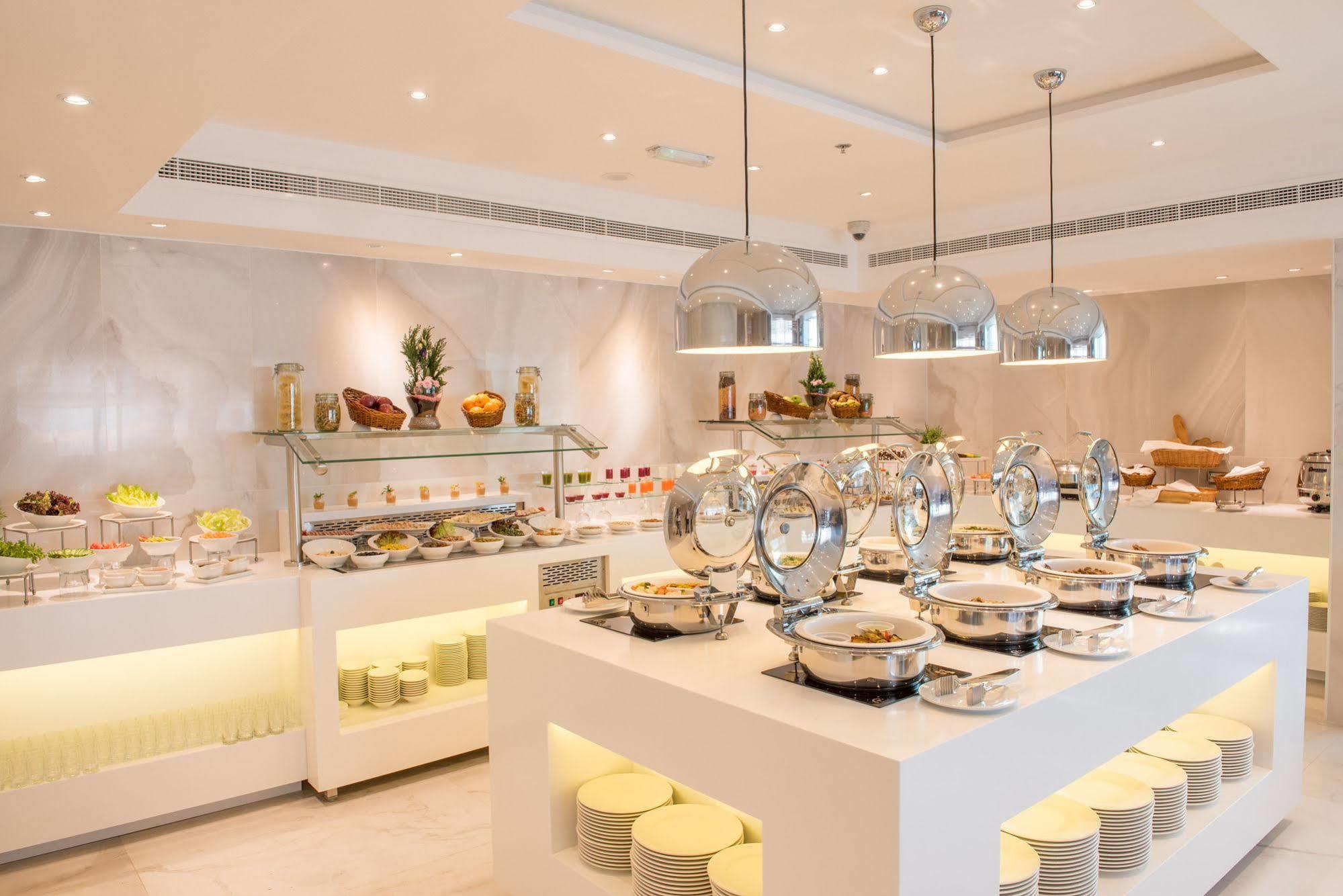 Hawthorn Extended Stay By Wyndham Abu Dhabi City Center Екстер'єр фото