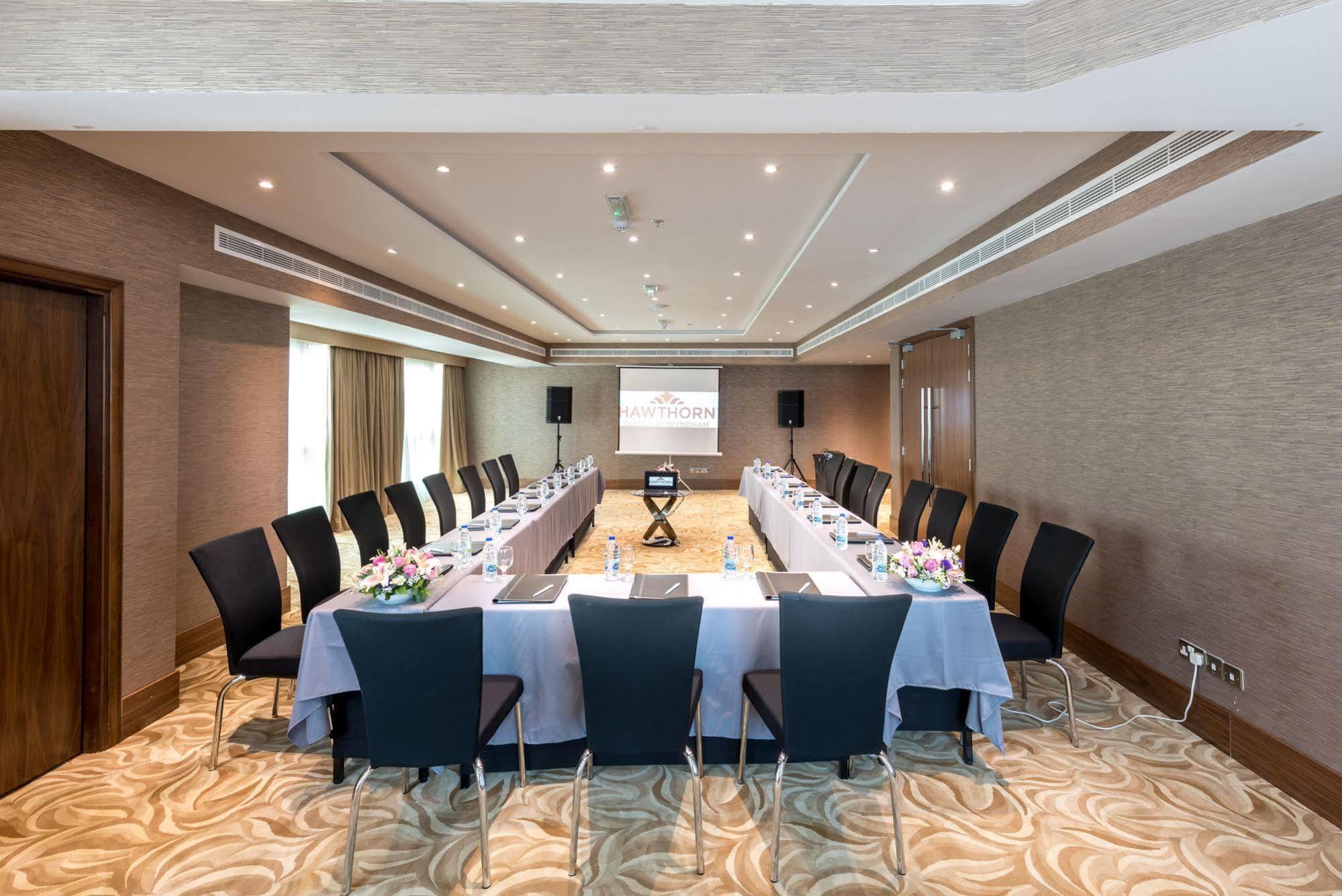 Hawthorn Extended Stay By Wyndham Abu Dhabi City Center Екстер'єр фото