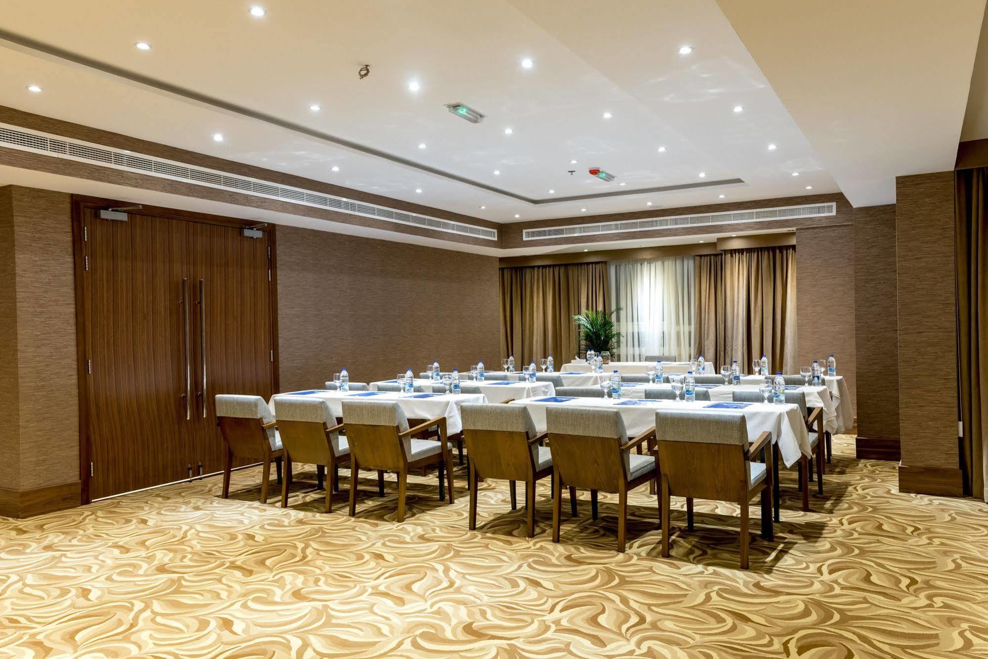 Hawthorn Extended Stay By Wyndham Abu Dhabi City Center Екстер'єр фото